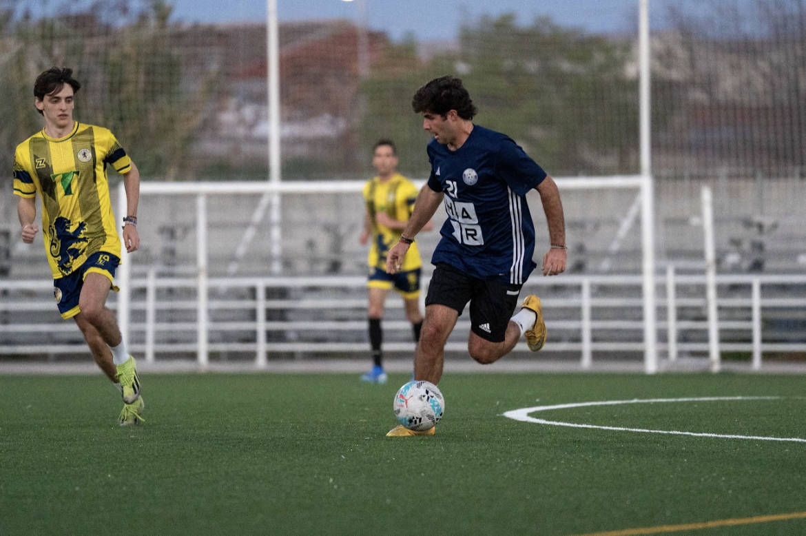 Yunlai golpea primero en una jornada inaugural cargada de goles y estrenos con autoridad