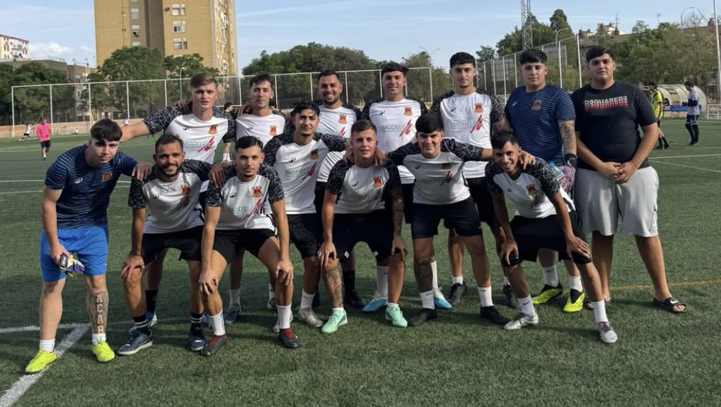 Yayo Vallecano y Los Primos SVQ golpean con fuerza en un estreno cargado de goles
